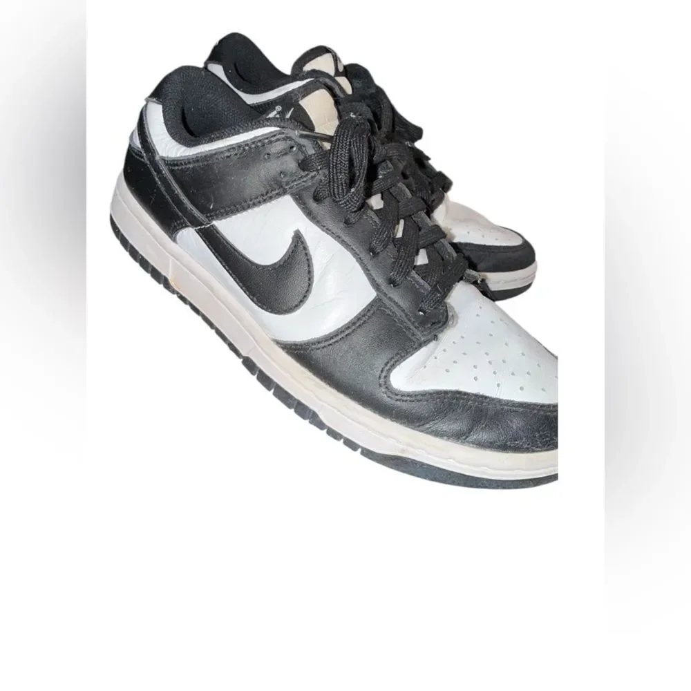 Nike White and Black Low-Top Sneaker